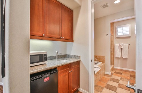 La Quinta Condo | Mountain View! Luxurious Villa with Stunning Views, Pet Friendly - Upstairs with Garage (C56)