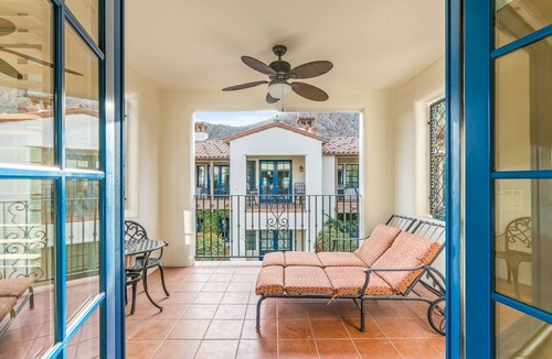 La Quinta Condo | Mountain View! Luxurious Villa with Stunning Views, Pet Friendly - Upstairs with Garage (C56)