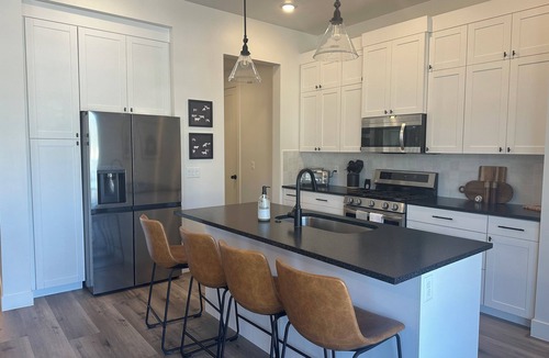 Cedar City House | MOUNTAIN VIEW RETREAT New Property, movie theater, mountain views, 7 bedrooms