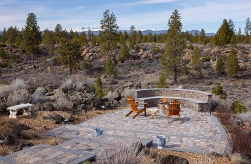Deschutes River Woods House | Mountain View Retreat - 3Bed - 25 Bath on 17acres