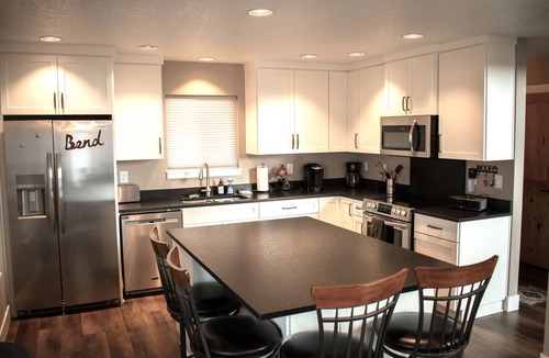 Deschutes River Woods House | Mountain View Retreat - 3Bed - 2.5 Bath on 17acres