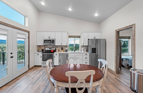 Mammoth Creek Cottage | Mountain View Villa a Peaceful Mountain Retreat Close to Bryce Canyon