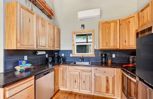 Marmot Cabin | Mt Hood Cabin, Hot Tub, Fire Pit, Dog-Friendly