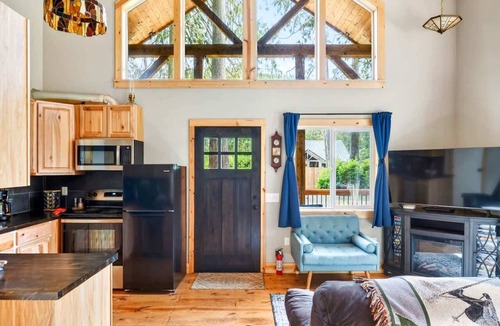 Marmot Cabin | Mt Hood Cabin, Hot Tub, Fire Pit, Dog-Friendly