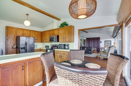 La Mesa Cottage | Mt. Nebo Oasis in La Mesa w/Wraparound Deck