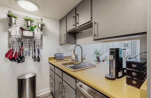 Camelback East Apartment | Mtn-view Balcony: Condo 6 Mi to Dtwn Phoenix