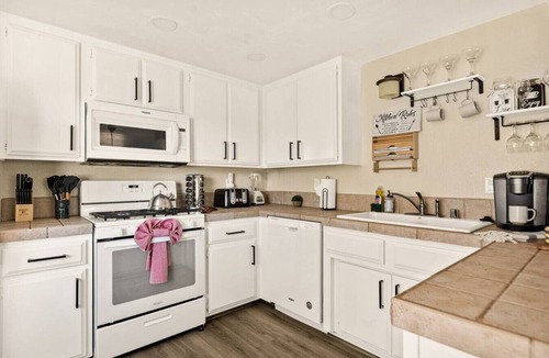 Summit Estates Apartment | Mtn-view condo near Snow Summit w/Fireplace & Deck