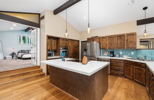 Three Rivers House | Mtn View, Hot Tub, Open Kitchen, 10m to Sequoia