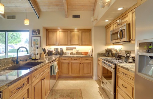 Rancho Mirage Condo | Mtn-View Rancho Mirage Condo w/Lakefront Patio