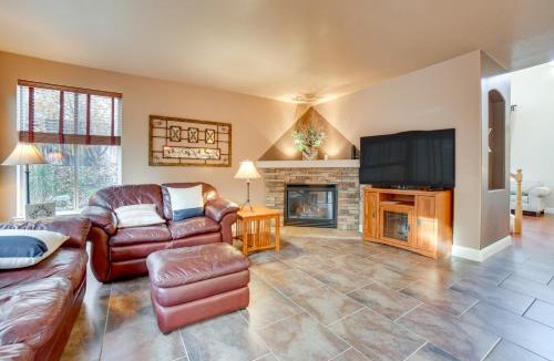 Northwest Reno House | Mtns Await: Reno Escape w/Yard & Pool Table!