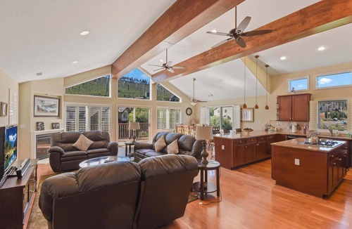 Mountain View Estates House | Mule Meadows | Classy, Split level South Tahoe home!