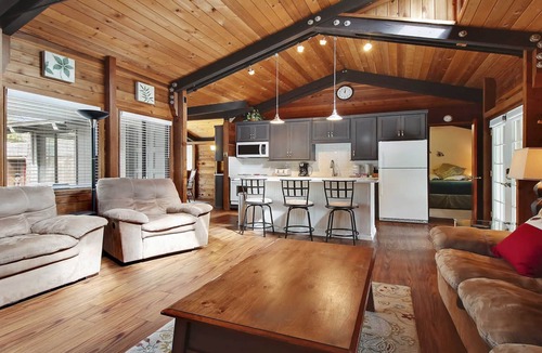 Sunriver House | Muskrat 2-Sunriver, Oregon: BBQ, WiFi, SHARC Aquatics, Tubing Hill, Mt. Bachelor, Golf, Deschutes River, Tennis, Bike Paths