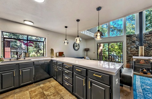 Lincoln Park House | Mv49 Lake Tahoe a Block From the Caverock Beach