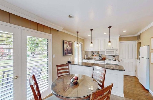 Napa Condo | Napa 1BR Silverado condo with two patios, fireplace & pool access