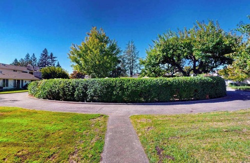 Napa Apartment | Napa Silverado Upscale Studio Steps from Market with Pool Access