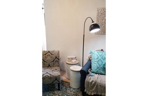 Angwin House | Napa Valley Farmhouse Cottage (pet friendly)