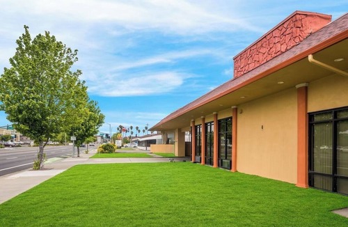 Fairfield Hotel | Napa Valley Stay King Studio w/Breakfast & Pool