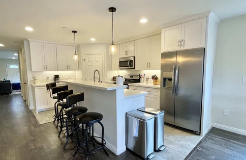 National City House | National City Gem 3BR & 2 BT Sleeps 8!