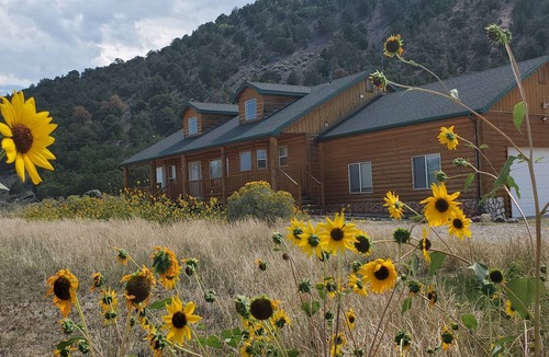 Parowan Cabin | National Park Central | Cozy Cabin Adventure Base | Fire Pit and Deck