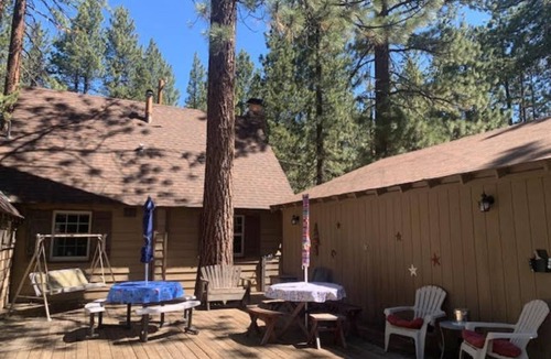 Bijou Pines Cabin | “Naughty but Nice" Knotty-Pine Cabin - Near the LAKE!
