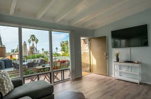 Beach Barber Tract Apartment | Nautical Ocean View Unit Above WindanSea