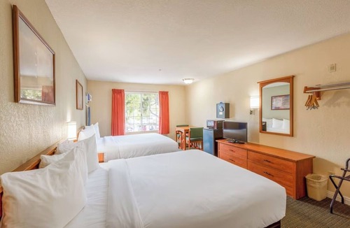 San Clemente Hotel | Near Coastal Trails, Lake Access & Restaurants | 2 Queen Beds | Free Parking