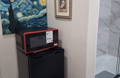 Ridgeview - Webster Apartment | Near downtown Enjoyable One Bed Bath with separate entry (Inquiry First)