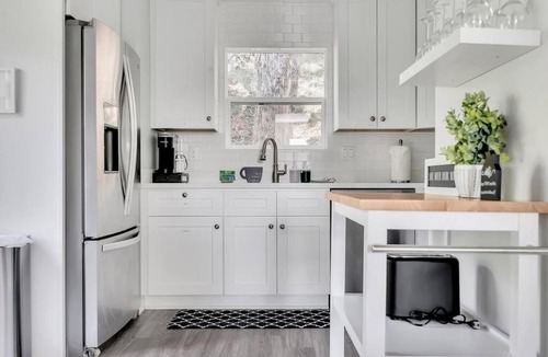 Atascadero House | Near Downtown l Peaceful l Modern l Kids Room