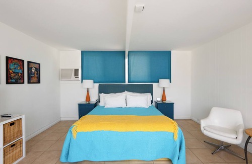 Desert Park Estates Hotel | Near DT Palm Springs | King Studio at Monkey Tree