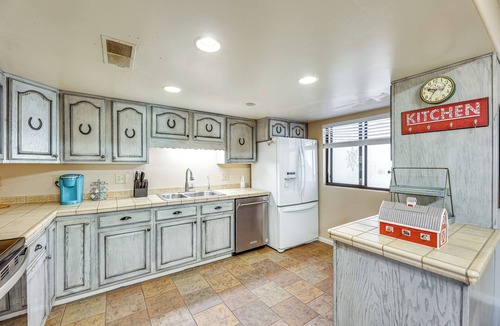 Florence House | Near Golfing & Green Spaces: Florence Family Home!