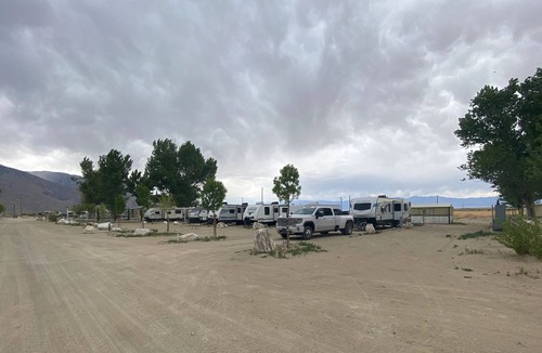 Olancha RV Rental | Near Mt. Whitney Lakeside RV site#14 Lake Olancha
