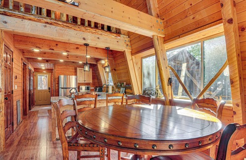 Duck Creek Village Cottage | Near National Parks: Duck Creek Cabin Retreat
