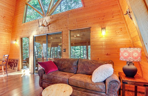 Duck Creek Village Cottage | Near National Parks: Duck Creek Cabin Retreat