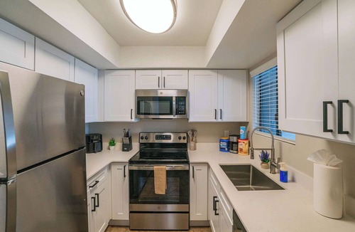 Cox Heights Apartment | Near Old Town | Pool+Gym+Balcony+Parking+WiFi+WD