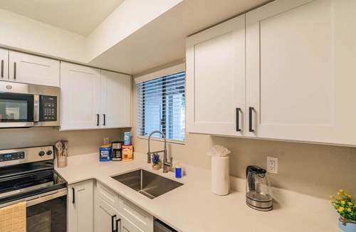 Cox Heights Apartment | Near Old Town | Pool+Gym+Balcony+Parking+WiFi+WD