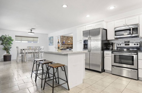 Papago Parkway House | Near Old Town Scottsdale,Tempe and ASU. Amazing pool and yard - 3 br - Sleeps 10