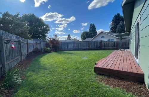 Springfield House | Near U of O, pets welcome!