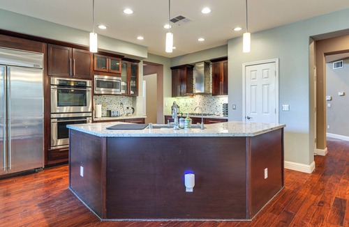 Tracy House | Near Wineries & Parks: Waterfront Tracy Getaway!