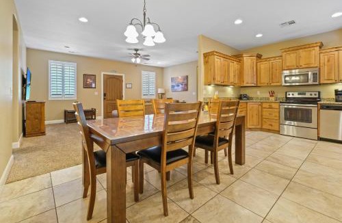 La Verkin House | Near Zion 3BR Sleeps 8 RV Trailer Parking