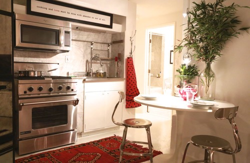 North of the Panhandle Apartment | Nested In A Beautiful Iconic House Of Peace Victorian