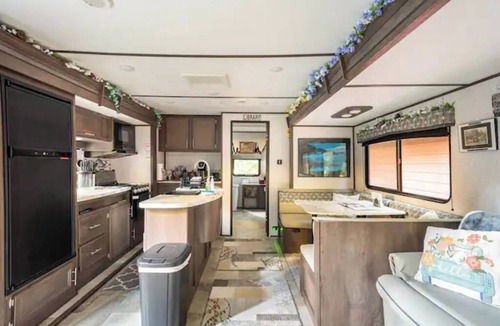 Los Gatos House | Nestle in Santa Cruz Mountains reconnect with nature. Exp. glamorous camping!