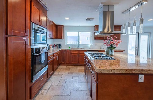 Coldwater Springs House | New! 12 Min to Stadium & 5BR Pool & Sleeps 10
