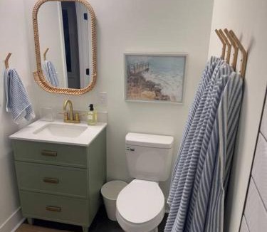 Bryant Pattengill West Apartment | New 2024-Renovated Modern Farmhouse - 4 Bed Top Floor Unit
