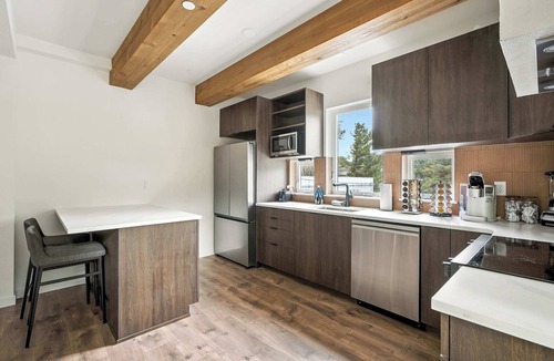 Kerns House | New 2BR Luxury Stay Walkable Best Location