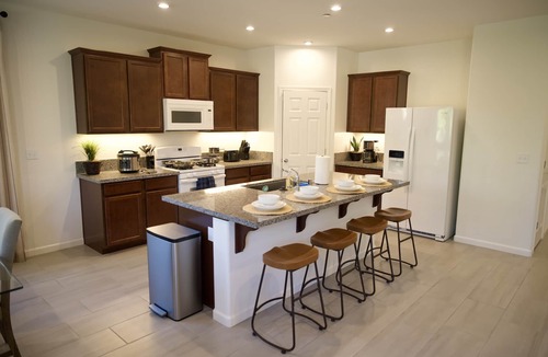 Visalia House | New 3B Home/near Sequoia, EV, +More