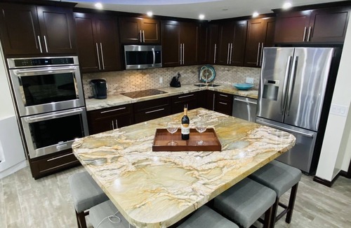Avalon Condo | New *[ A/C ]* Casa de las olas @ Hamilton Cove