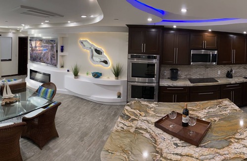 Avalon Condo | New *[ A/C ]* Casa de las olas @ Hamilton Cove