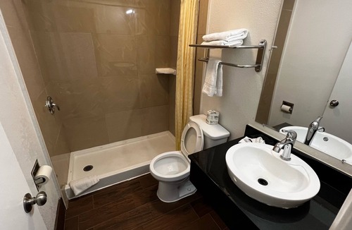 Orange Hotel | New American Inn and Suites