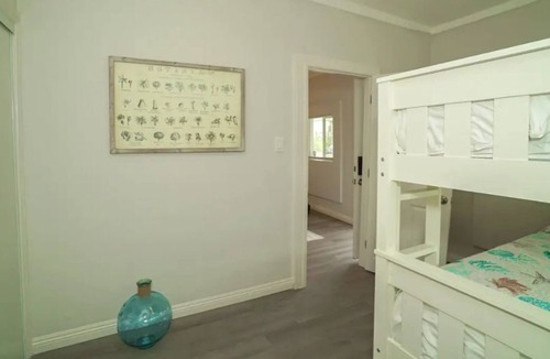 Stockton House | NEW*Beach-house vibe Mins from downtown+beach+mall