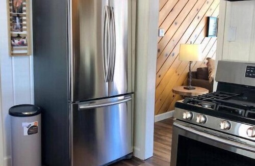 Midpines Cabin | NEW - Charming Red Cabin near Yosemite